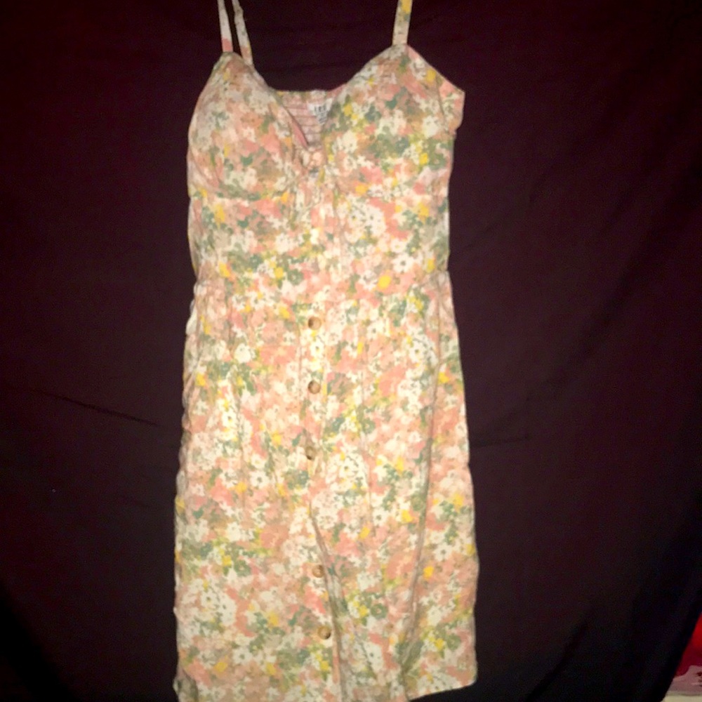 nice flowy dress (very much 80-90s vibe)